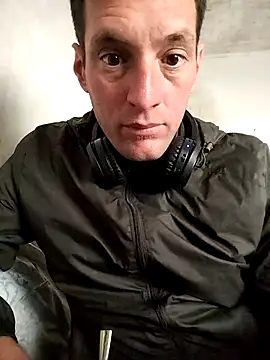 Robert83uy online show from October 31, 3:30 pm