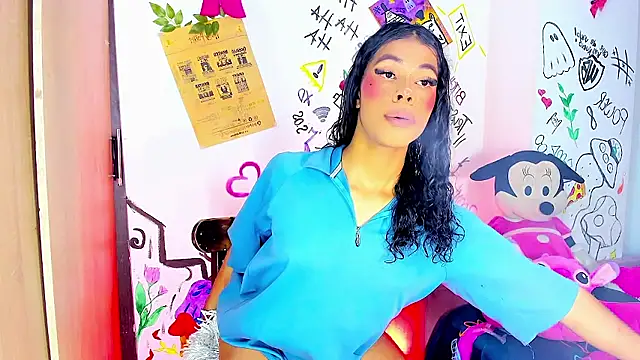 Snapshot of bloom444 chatting on January 8, 2:06 am bloom444 online show from January 8, 2:06 am