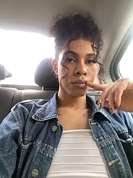 bloom444 online show from November 8, 8:45 pm