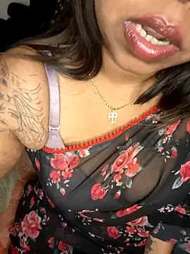 Snapshot of IndieSM chatting on June 21, 6:57 pm IndieSM online show from June 21, 6:57 pm