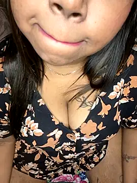 Snapshot of IndieSM chatting on November 28, 9:04 pm IndieSM online show from November 28, 9:04 pm