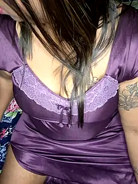 Snapshot of IndieSM chatting on November 29, 9:59 pm IndieSM online show from November 29, 9:59 pm