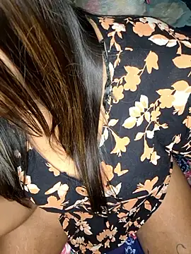 Snapshot of IndieSM chatting on November 26, 9:59 pm IndieSM online show from November 26, 9:59 pm