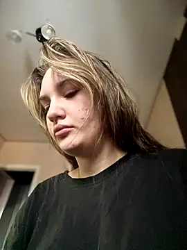 Holly Molii online show from November 29, 7:08 am