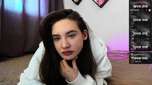 Snapshot of Holly_Molii chatting on February 9, 7:15 am Holly Molii online show from February 9, 7:15 am
