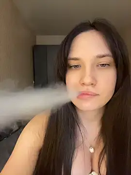 Snapshot of Holly_Molii chatting on June 25, 12:32 pm Holly Molii online show from June 25, 12:32 pm