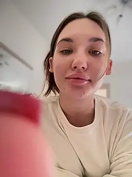 Snapshot of Holly_Molii chatting on March 20, 7:14 am Holly Molii online show from March 20, 7:14 am