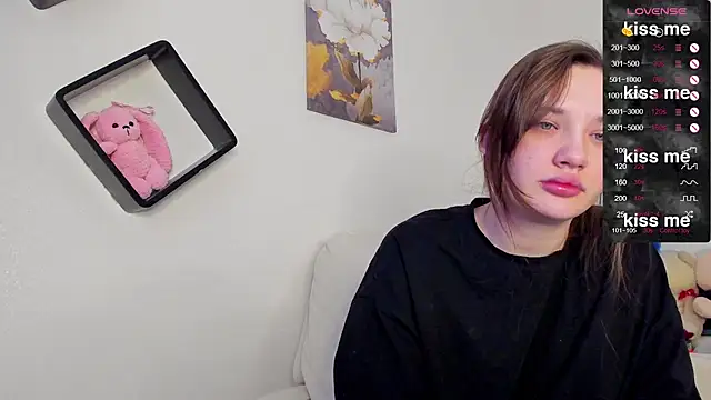 Snapshot of Holly_Molii chatting on February 13, 4:11 am Holly Molii online show from February 13, 4:11 am