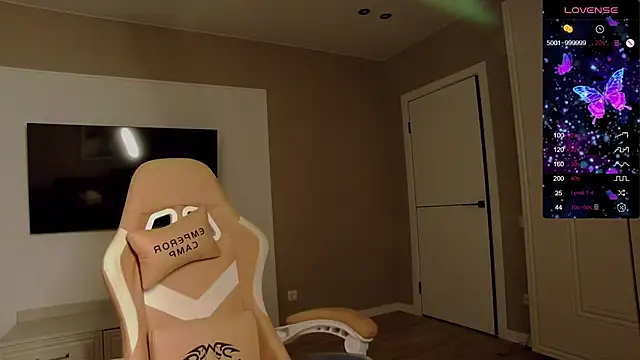 Holly Molii online show from December 3, 2:12 am