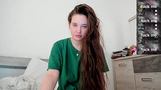 Snapshot of Holly_Molii chatting on February 22, 5:12 am Holly Molii online show from February 22, 5:12 am