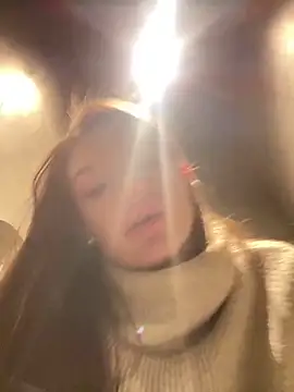 Snapshot of Holly_Molii chatting on January 19, 8:18 am Holly Molii online show from January 19, 8:18 am