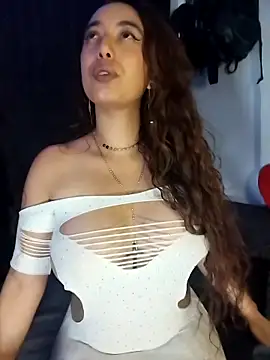 liannalee  online show from September 16, 8:43 pm