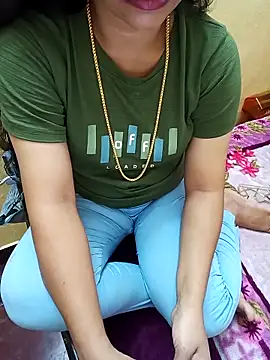 Snapshot of yourtamilcouple chatting on November 5, 11:35 am yourtamilcouple online show from November 5, 11:35 am