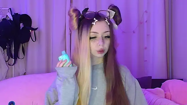 suemeow online show from February 14, 8:20 pm