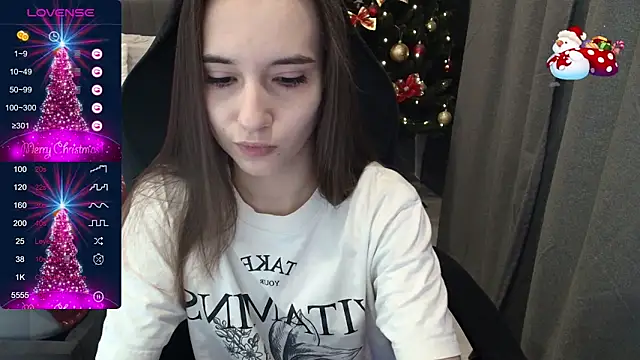 Snapshot of Alice_Weiss chatting on January 9, 10:22 am Alice Weiss online show from January 9, 10:22 am