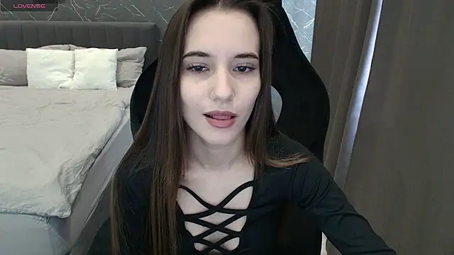 Snapshot of Alice_Weiss chatting on October 11, 8:04 am Alice Weiss online show from October 11, 8:04 am