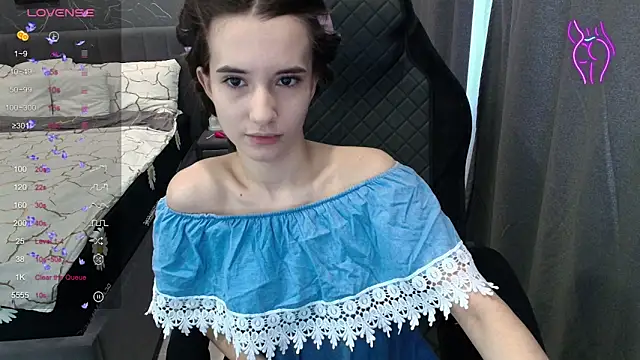 Snapshot of Alice_Weiss chatting on February 15, 6:36 am Alice Weiss online show from February 15, 6:36 am