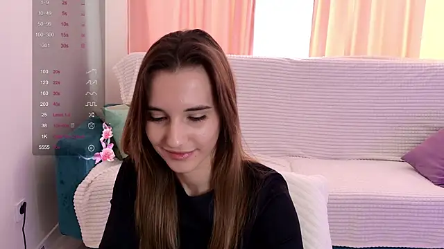 Snapshot of Alice_Weiss chatting on February 9, 8:10 am Alice Weiss online show from February 9, 8:10 am