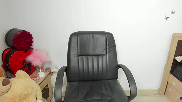 kilenyapatrice online show from April 18, 1:13 pm