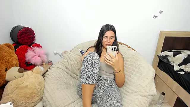 kilenyapatrice online show from February 9, 1:20 pm