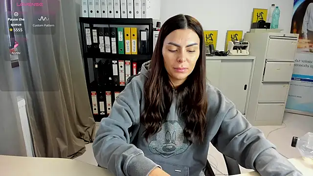 kilenyapatrice online show from October 26, 1:44 pm