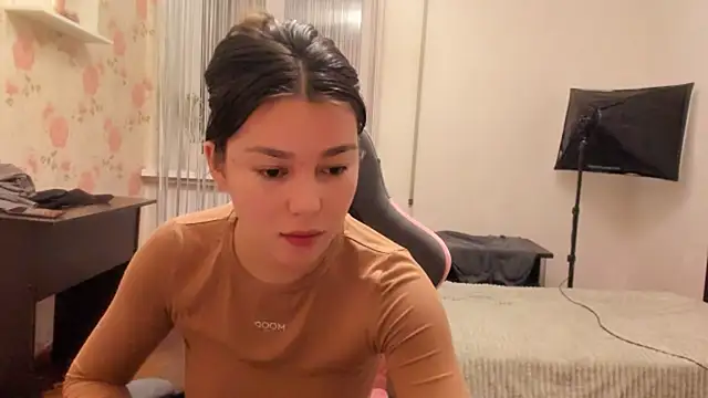 Snapshot of LunaXmii chatting on December 8, 1:30 am LunaXmii online show from December 8, 1:30 am