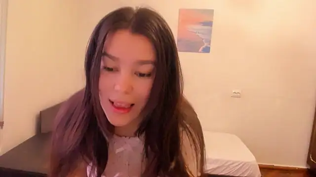 Snapshot of LunaXmii chatting on March 8, 5:59 am LunaXmii online show from March 8, 5:59 am