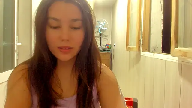 Snapshot of LunaXmii chatting on October 4, 11:39 pm LunaXmii online show from October 4, 11:39 pm