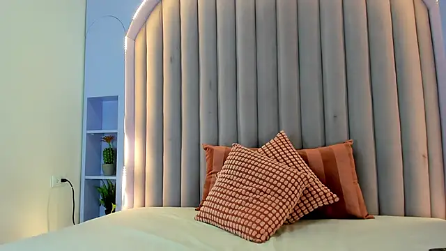 JaylaScott   online show from December 14, 11:49 am