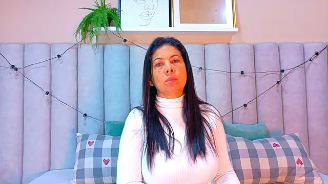 JaylaScott   online show from December 19, 11:45 am