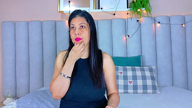 Snapshot of JaylaScott__ chatting on October 14, 11:44 am JaylaScott online show from October 14, 11:44 am