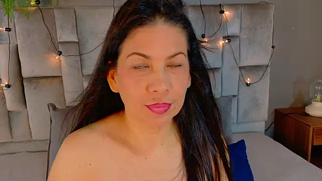 Snapshot of JaylaScott__ chatting on April 24, 11:45 am JaylaScott online show from April 24, 11:45 am