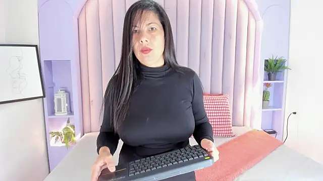 Snapshot of JaylaScott__ chatting on November 18, 11:13 am JaylaScott online show from November 18, 11:13 am