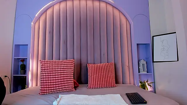 JaylaScott   online show from December 15, 11:49 am