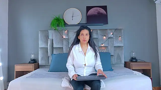 JaylaScott   online show from April 5, 11:39 am