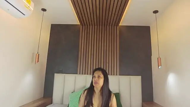 Snapshot of JaylaScott__ chatting on November 4, 11:47 am JaylaScott online show from November 4, 11:47 am