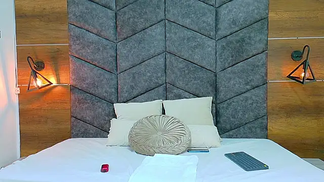 Snapshot of JaylaScott__ chatting on October 28, 10:47 am JaylaScott online show from October 28, 10:47 am