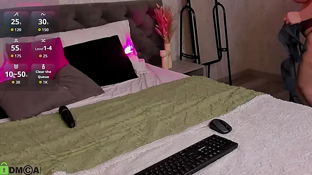 Snapshot of Blossom_Sonya chatting on November 13, 1:31 am Blossom Sonya online show from November 13, 1:31 am