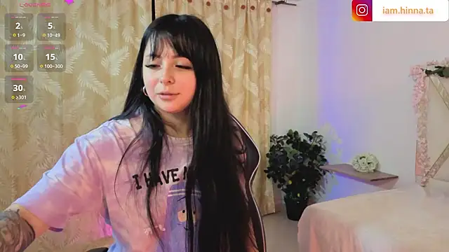 Snapshot of hina_tay chatting on February 8, 3:26 am hina tay online show from February 8, 3:26 am