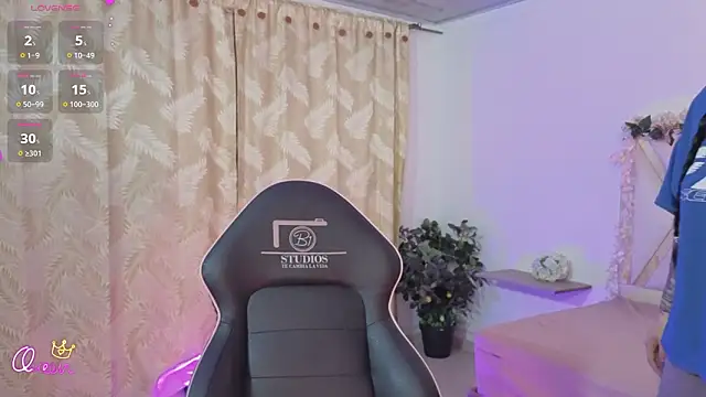 Snapshot of hina_tay chatting on February 13, 3:17 am hina tay online show from February 13, 3:17 am