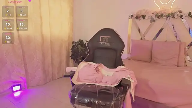 Snapshot of hina_tay chatting on February 15, 7:24 pm hina tay online show from February 15, 7:24 pm