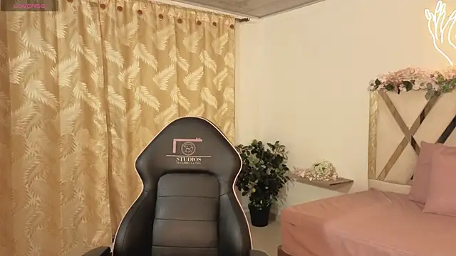 Snapshot of hina_tay chatting on February 21, 3:08 am hina tay online show from February 21, 3:08 am