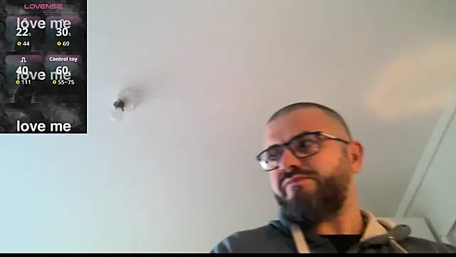 Snapshot of CaroAndMarc chatting on December 19, 11:23 am CaroAndMarc online show from December 19, 11:23 am