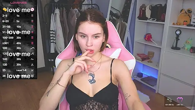 Snapshot of doll_barbieee chatting on July 12, 10:32 pm doll barbieee online show from July 12, 10:32 pm