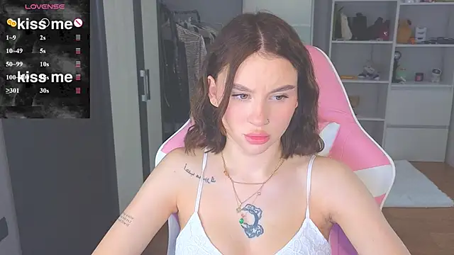 Snapshot of doll_barbieee chatting on June 28, 8:26 pm doll barbieee online show from June 28, 8:26 pm