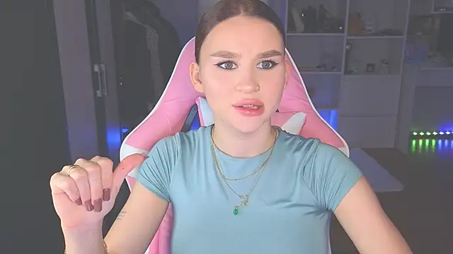 Snapshot of doll_barbieee chatting on June 23, 1:09 pm doll barbieee online show from June 23, 1:09 pm