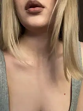 Snapshot of Alisa_Rise chatting on February 6, 2:24 pm Alisa Rise online show from February 6, 2:24 pm