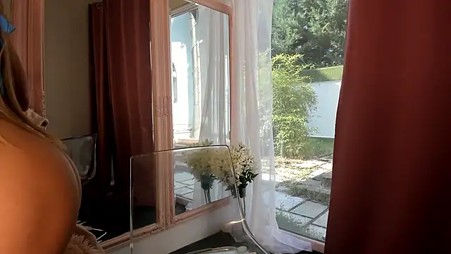 Mia  Milan online show from October 17, 7:55 am