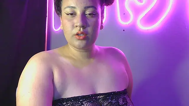 Snapshot of alexxaa96 chatting on January 8, 1:53 am alexxaa96 online show from January 8, 1:53 am