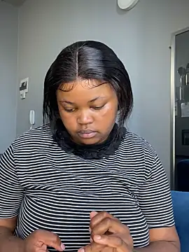 Snapshot of Curveysinaa chatting on November 6, 5:55 am Curveysinaa online show from November 6, 5:55 am